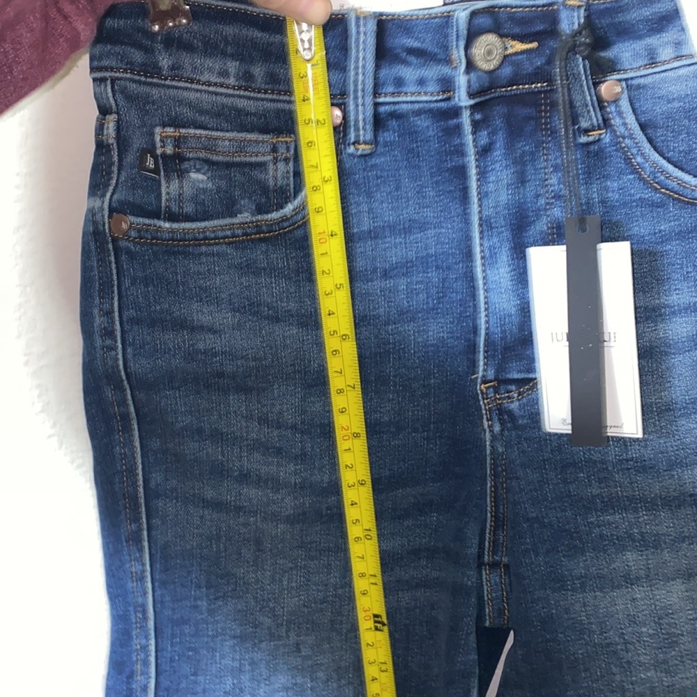 🪼NWT Judy Blue High Waisted distressed shorts! - Picture 9 of 12